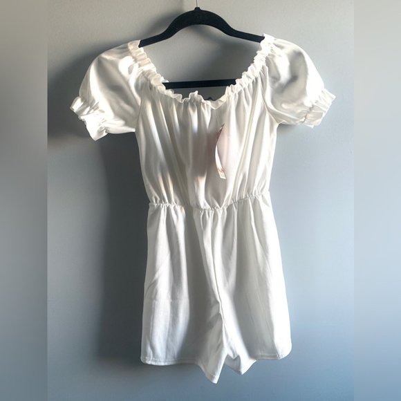 BOOHOO white off shoulder ruffle romper - Picture 5 of 5